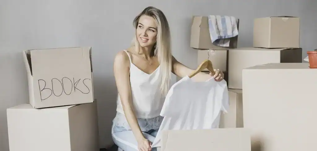 a featured image of Decluttering Checklist - Prep Your Home for Movers